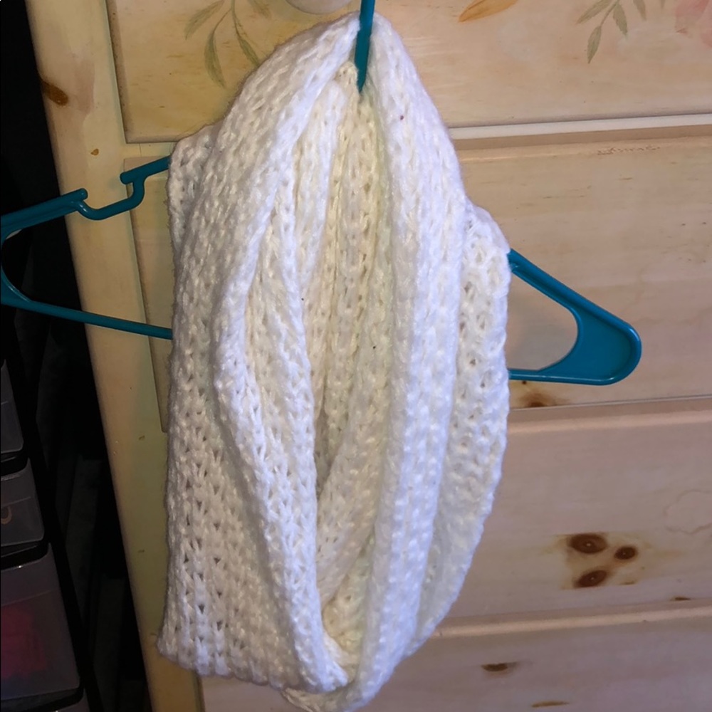 Knit scarf
